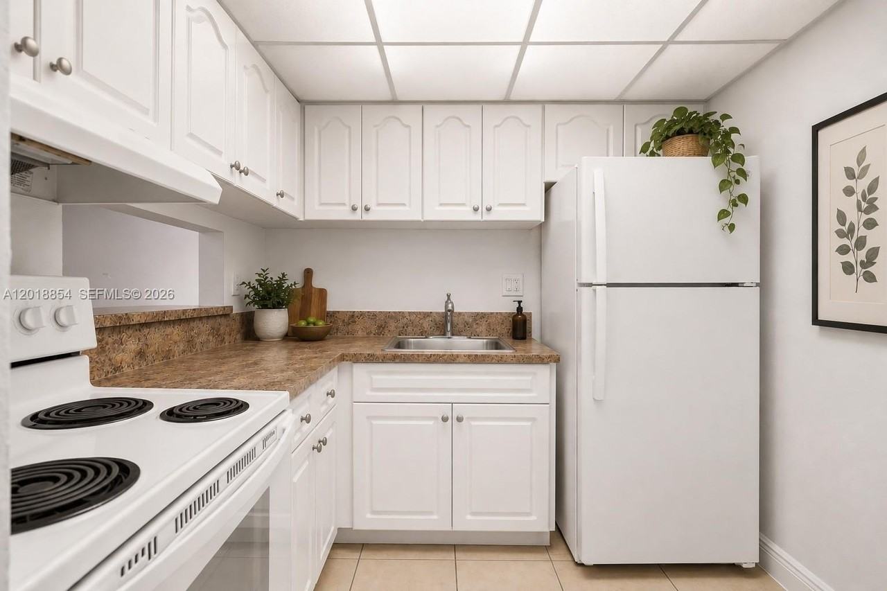 9483 Sw 76th St #N1 - Photo 3 of 12
