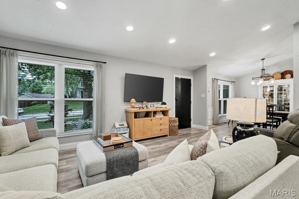 2947 Meramar Dr - Photo 3 of 35