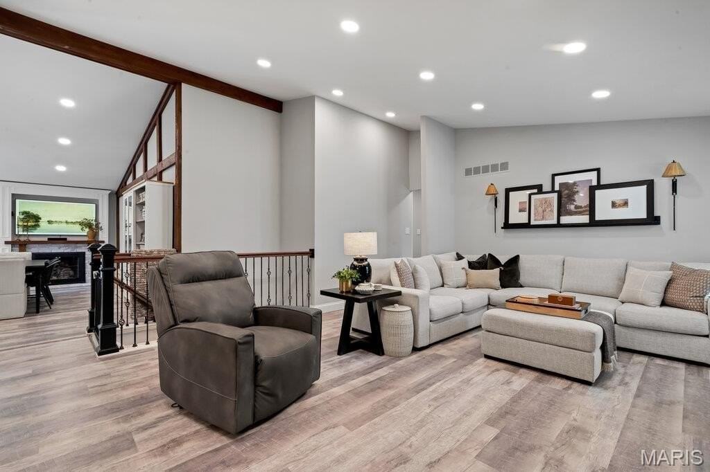2947 Meramar Dr - Photo 4 of 35