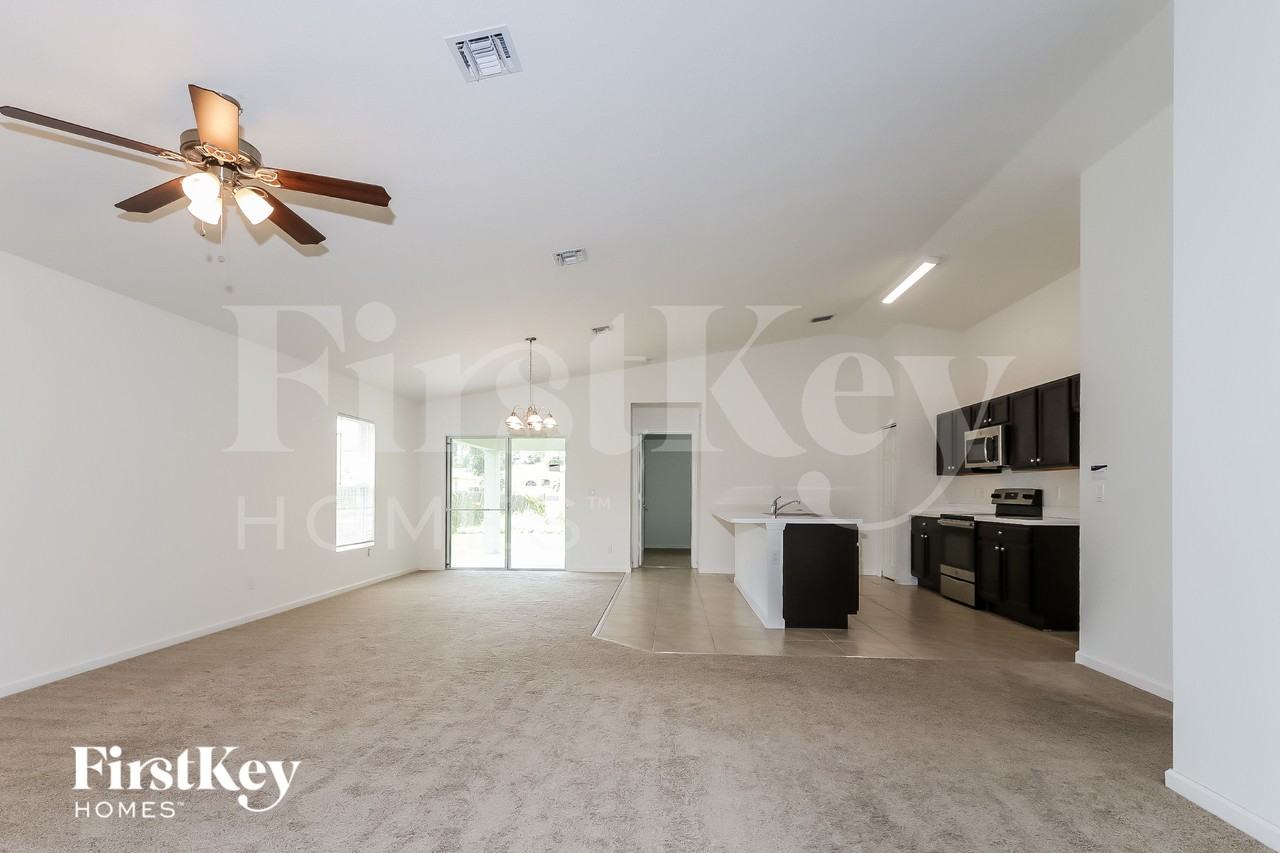 1682 Sw Crawford Ave - Photo 4 of 16