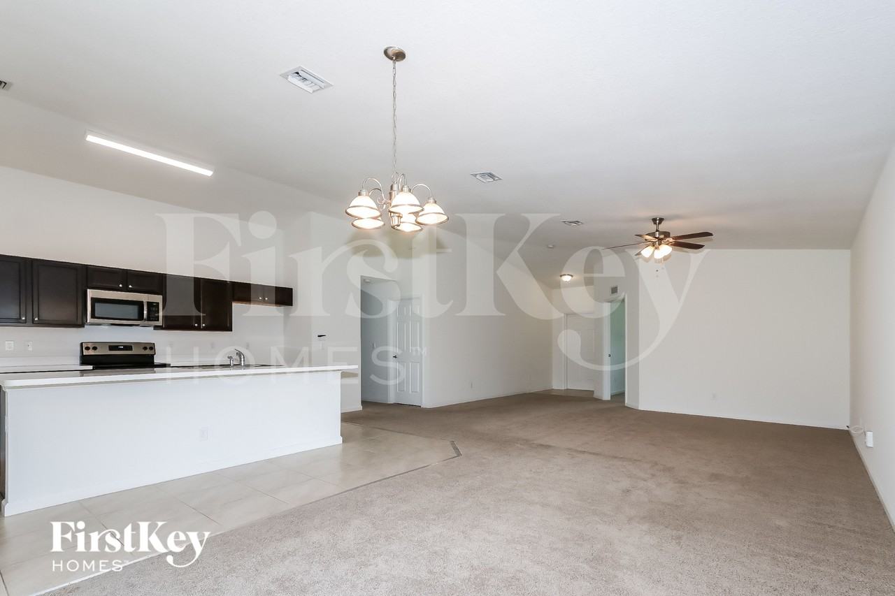 1682 Sw Crawford Ave - Photo 5 of 16