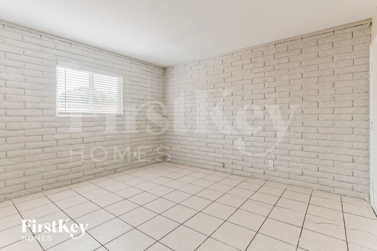 1619 E Campus Dr - Photo 4 of 16
