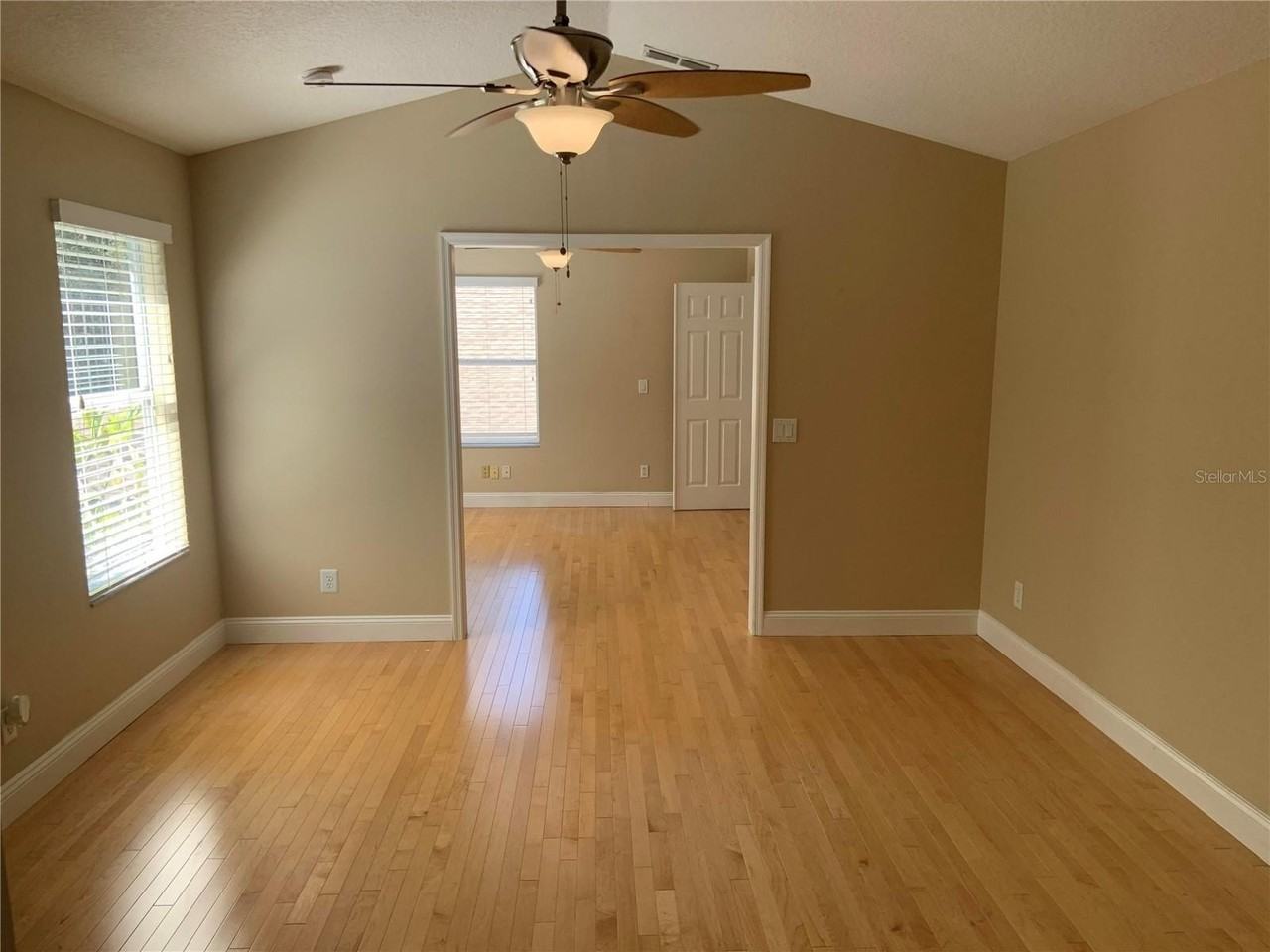 4527 Riverton Dr - Photo 2 of 21