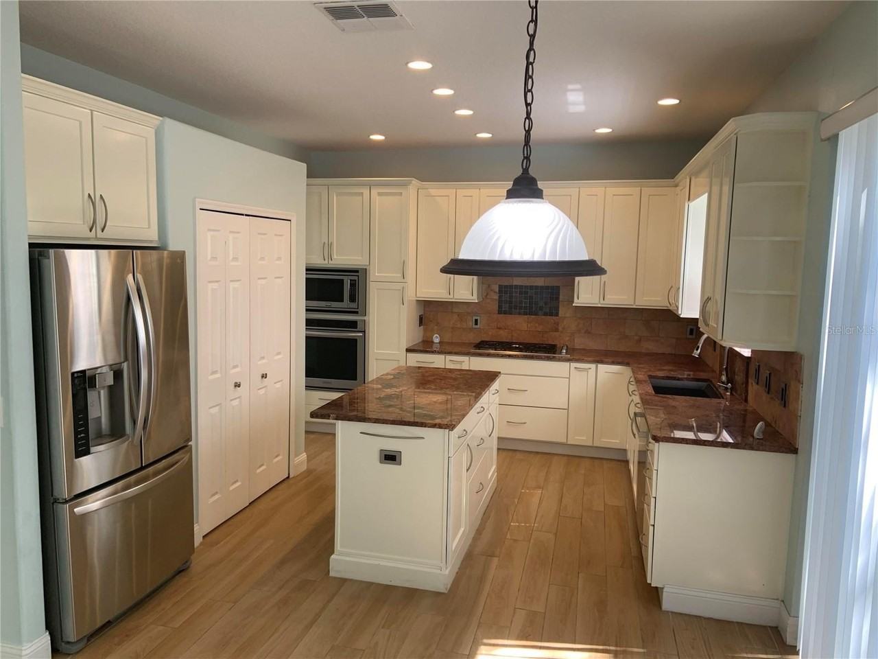 4527 Riverton Dr - Photo 3 of 21