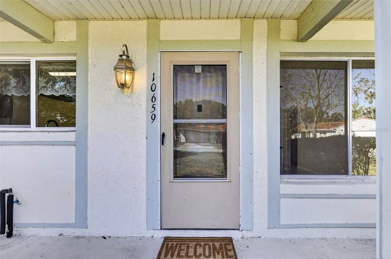 10659 Windsor Ct - Photo 3 of 50