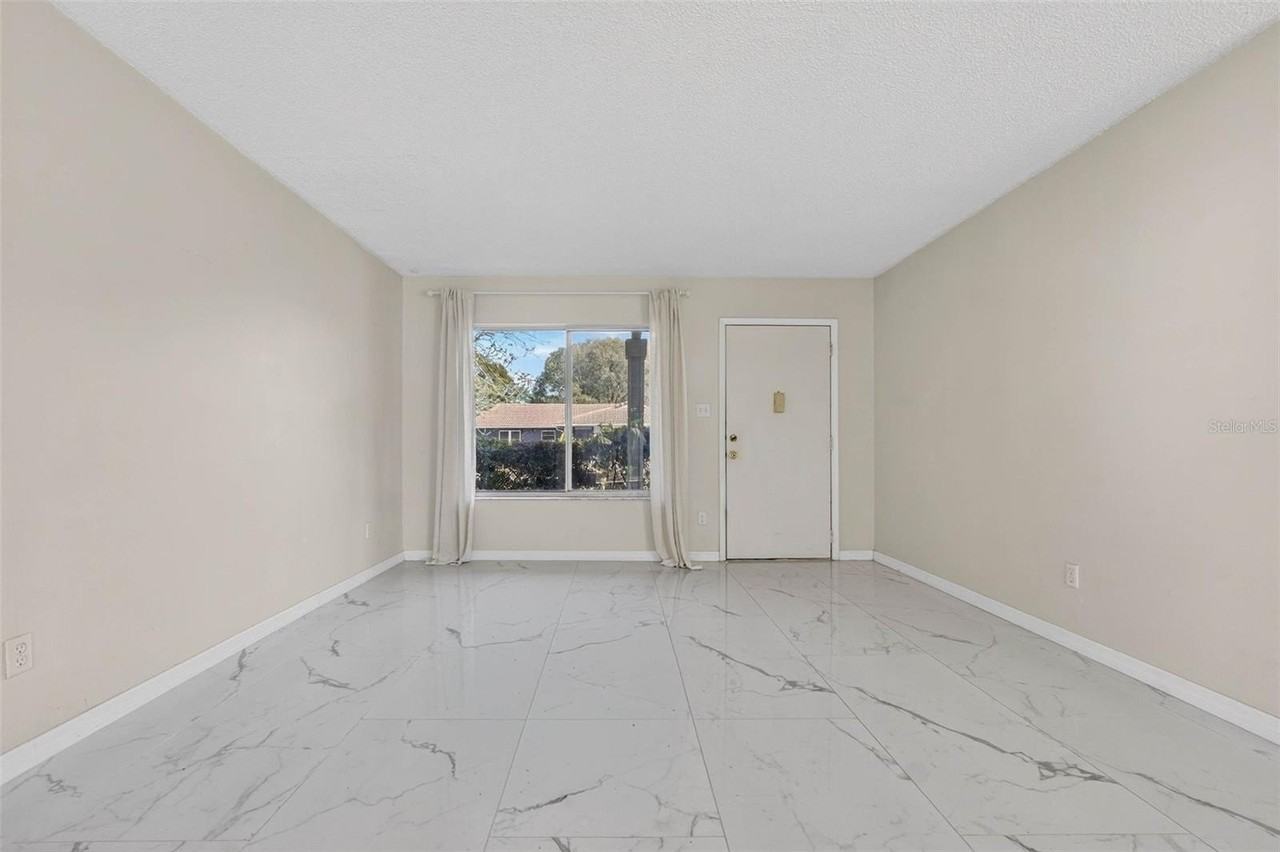 10659 Windsor Ct - Photo 6 of 50