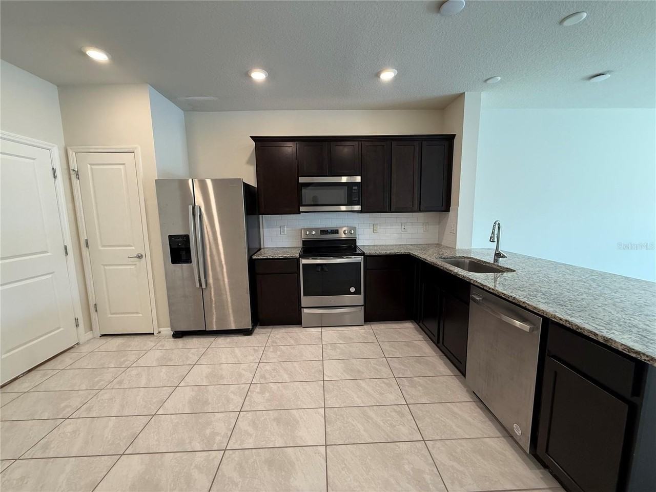 4714 Sparkling Shell Ave - Photo 5 of 21