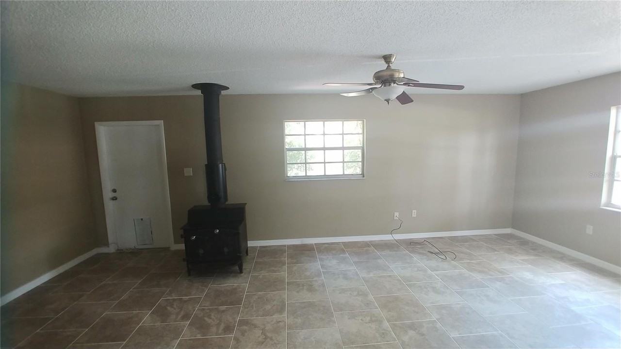 5725 SE 3 PLACE - Photo 2 of 10