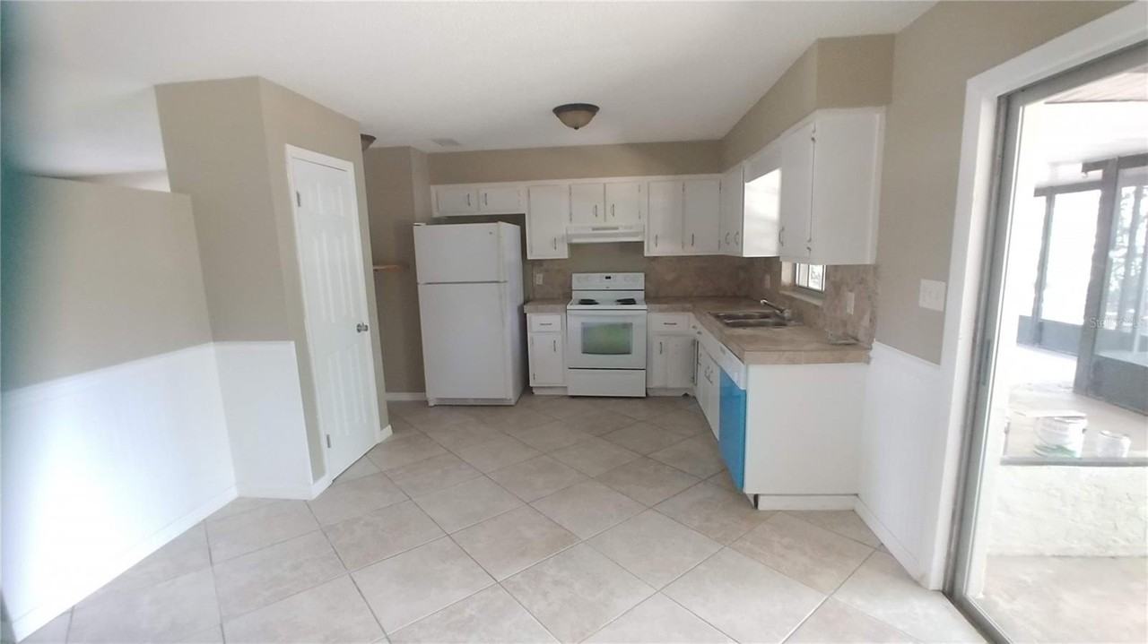 5725 SE 3 PLACE - Photo 4 of 10