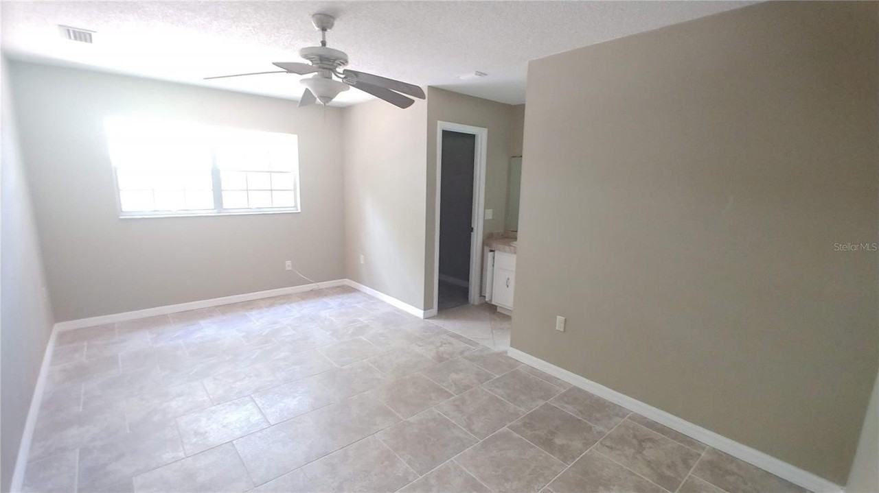 5725 SE 3 PLACE - Photo 7 of 10