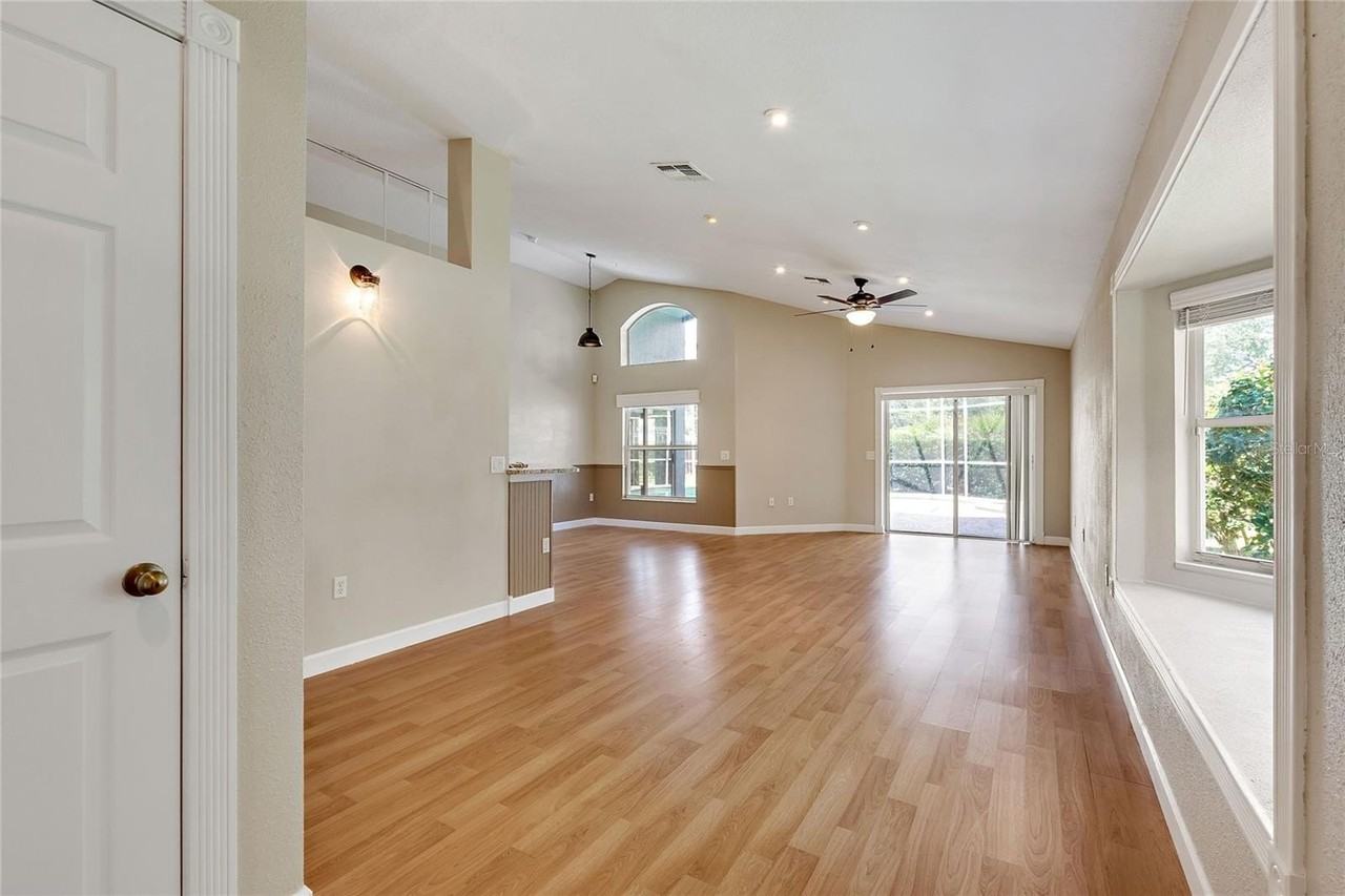 2301 Paulette Dr - Photo 5 of 31