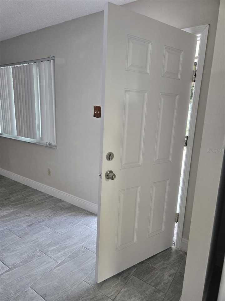 1420 Simmons Rd - Photo 3 of 21