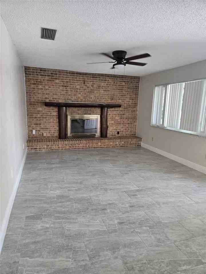 1420 Simmons Rd - Photo 4 of 21