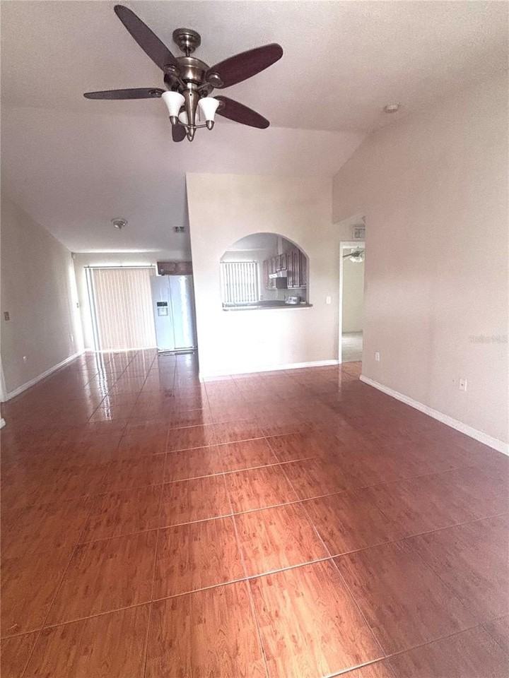 1912 Manatee Dr - Photo 4 of 15