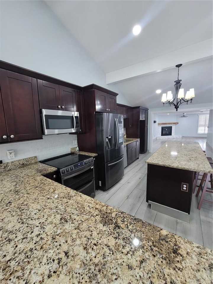 8320 Woodlake Pl - Photo 3 of 50