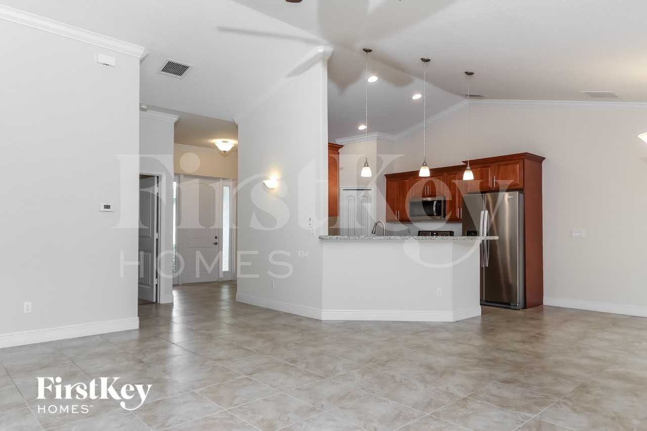 1262 Sw San Esteban Ave - Photo 4 of 16