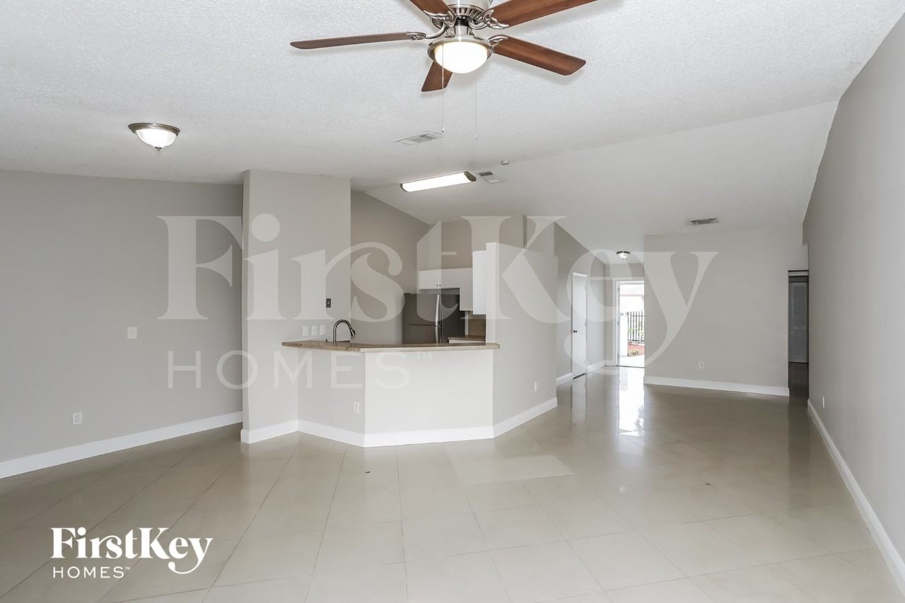 12324 Swstreet - Photo 4 of 16