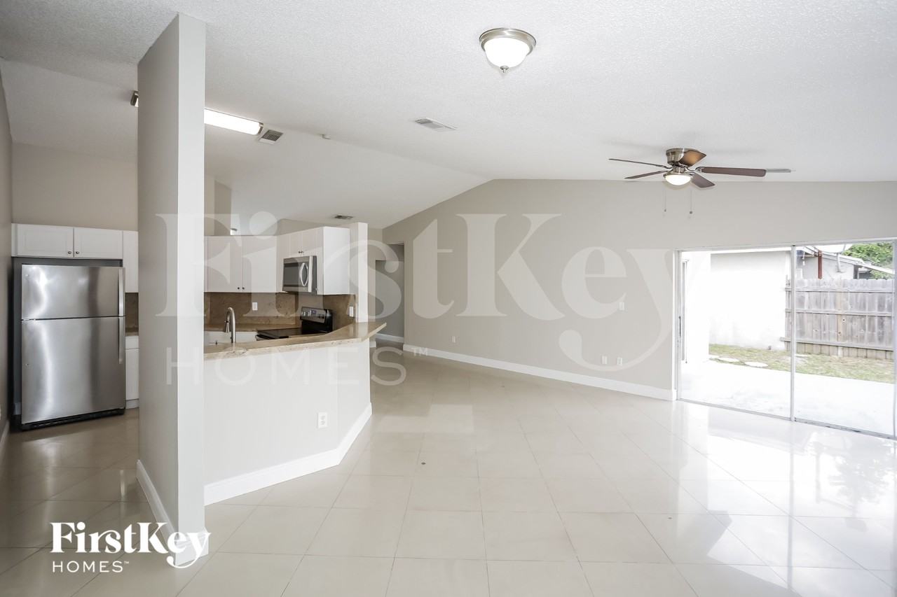 12324 Swstreet - Photo 5 of 16