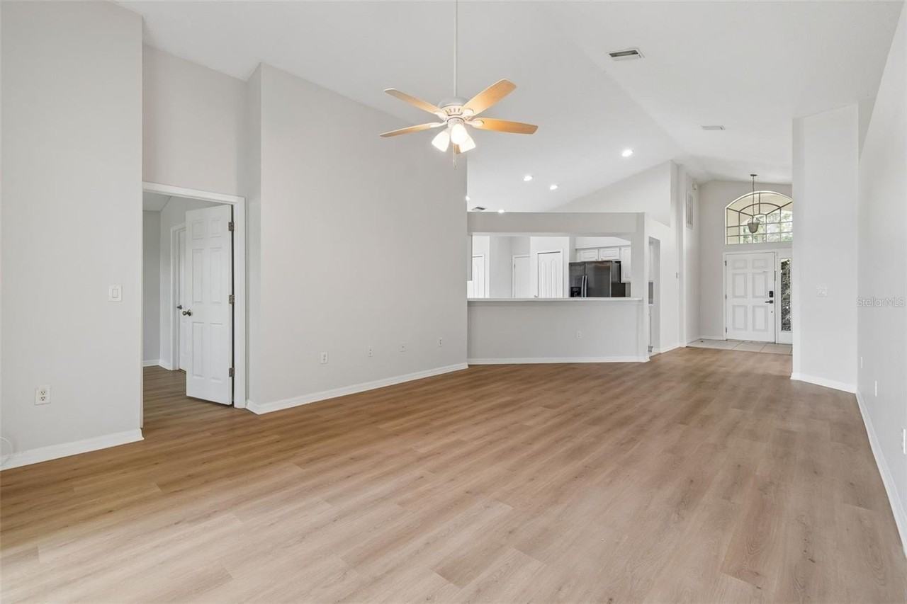 2222 Roanoke Springs Dr - Photo 4 of 50