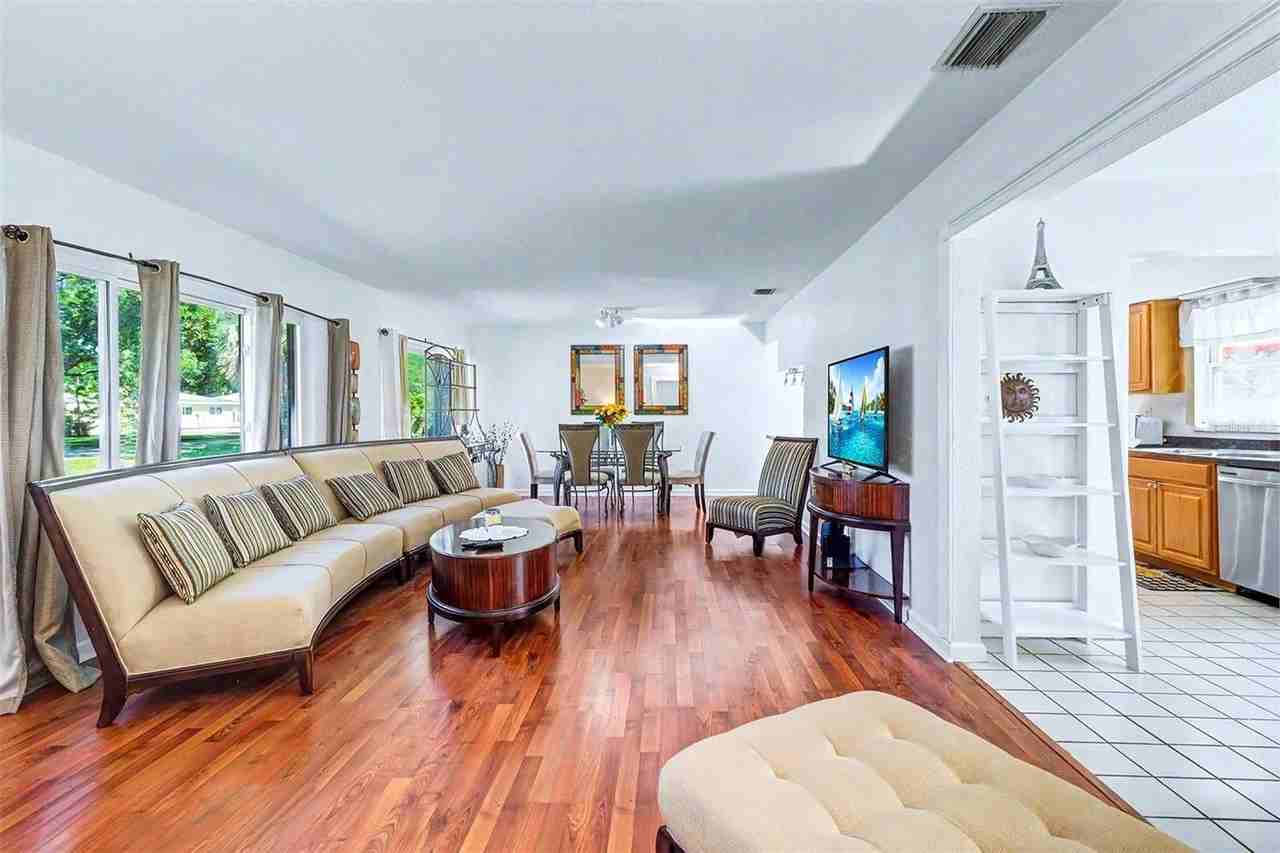 209 S Aurora Ave - Photo 4 of 28