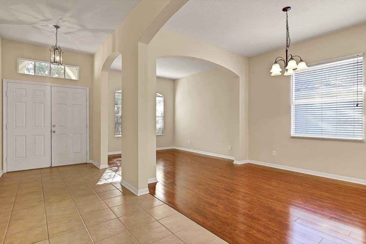 16326 Bridgelawn Ave - Photo 4 of 40