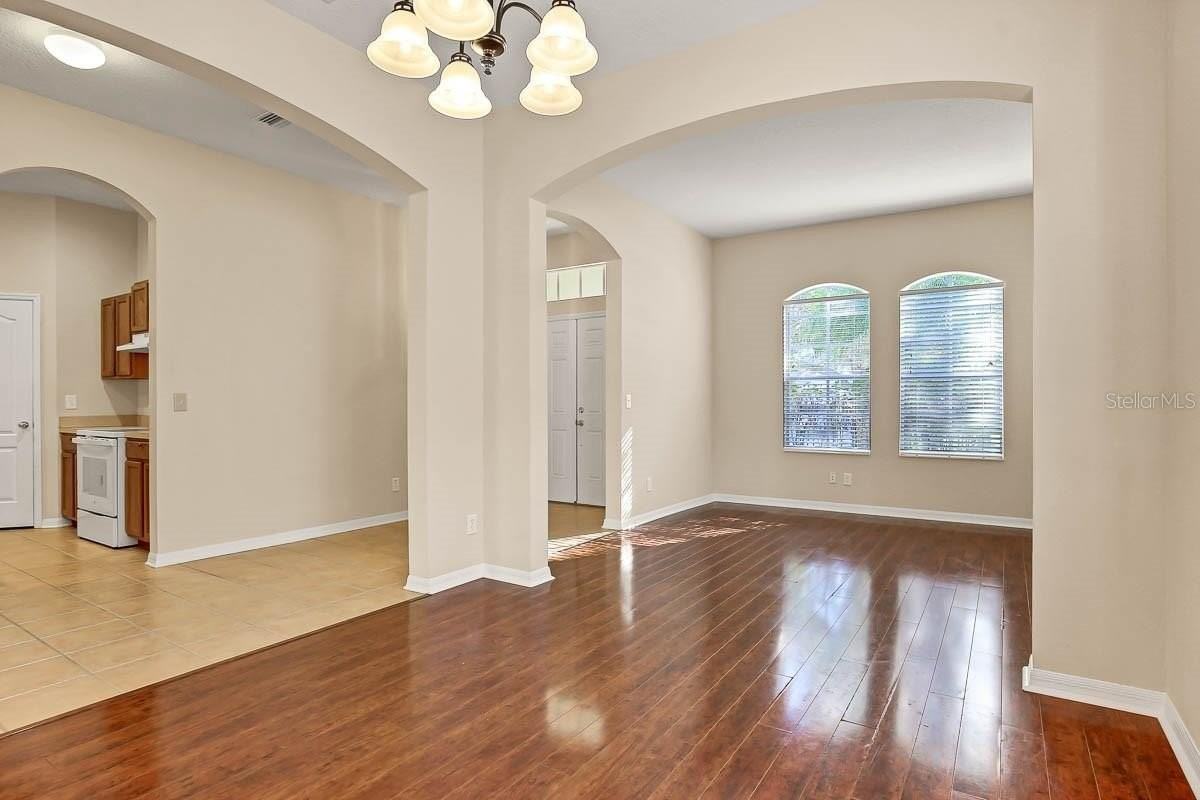16326 Bridgelawn Ave - Photo 5 of 40