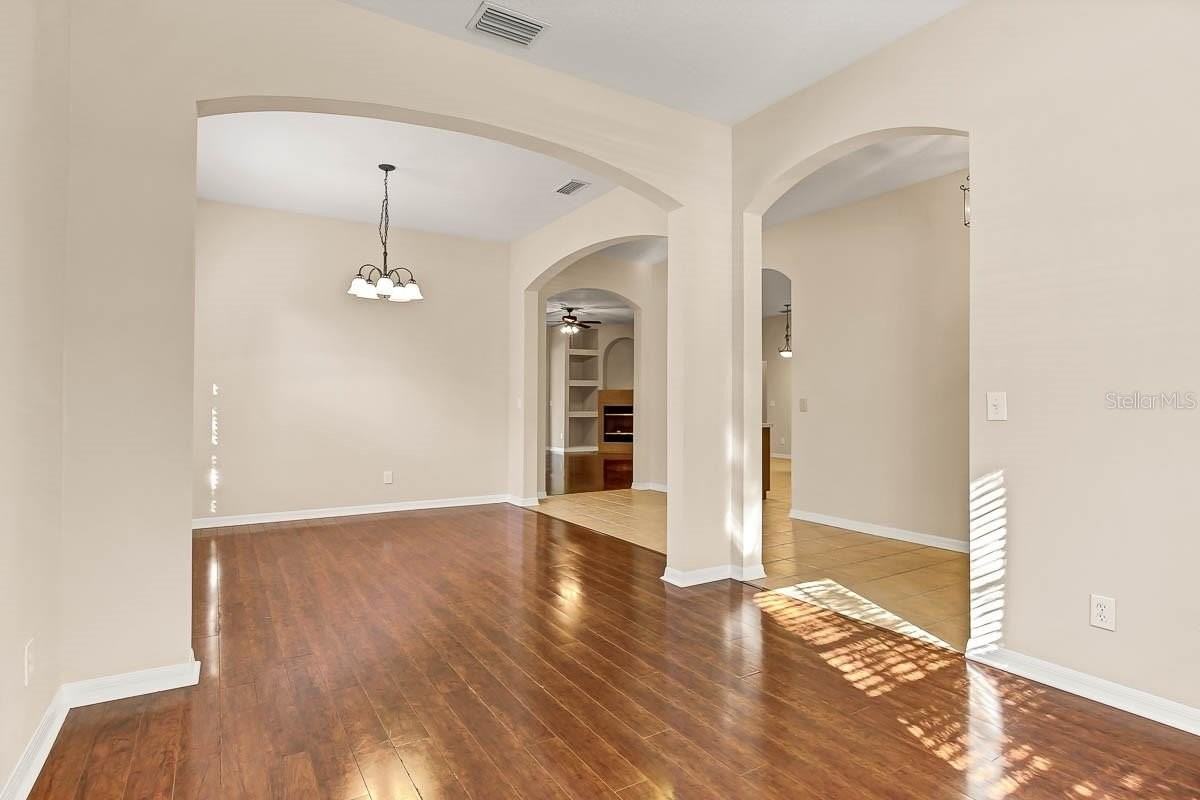 16326 Bridgelawn Ave - Photo 6 of 40