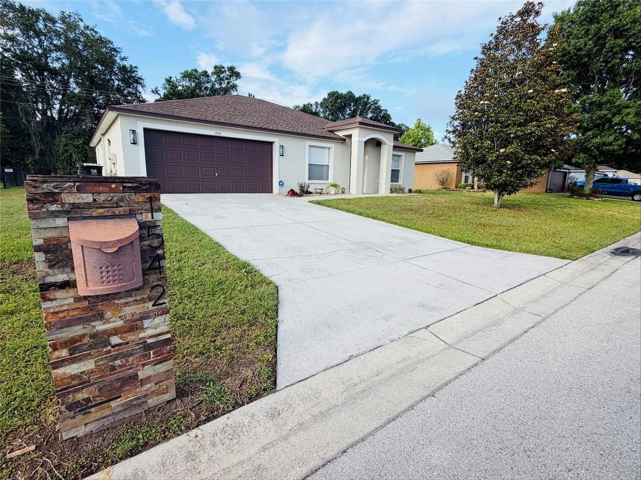 1542 Saddlehorn Dr - Photo 2 of 35