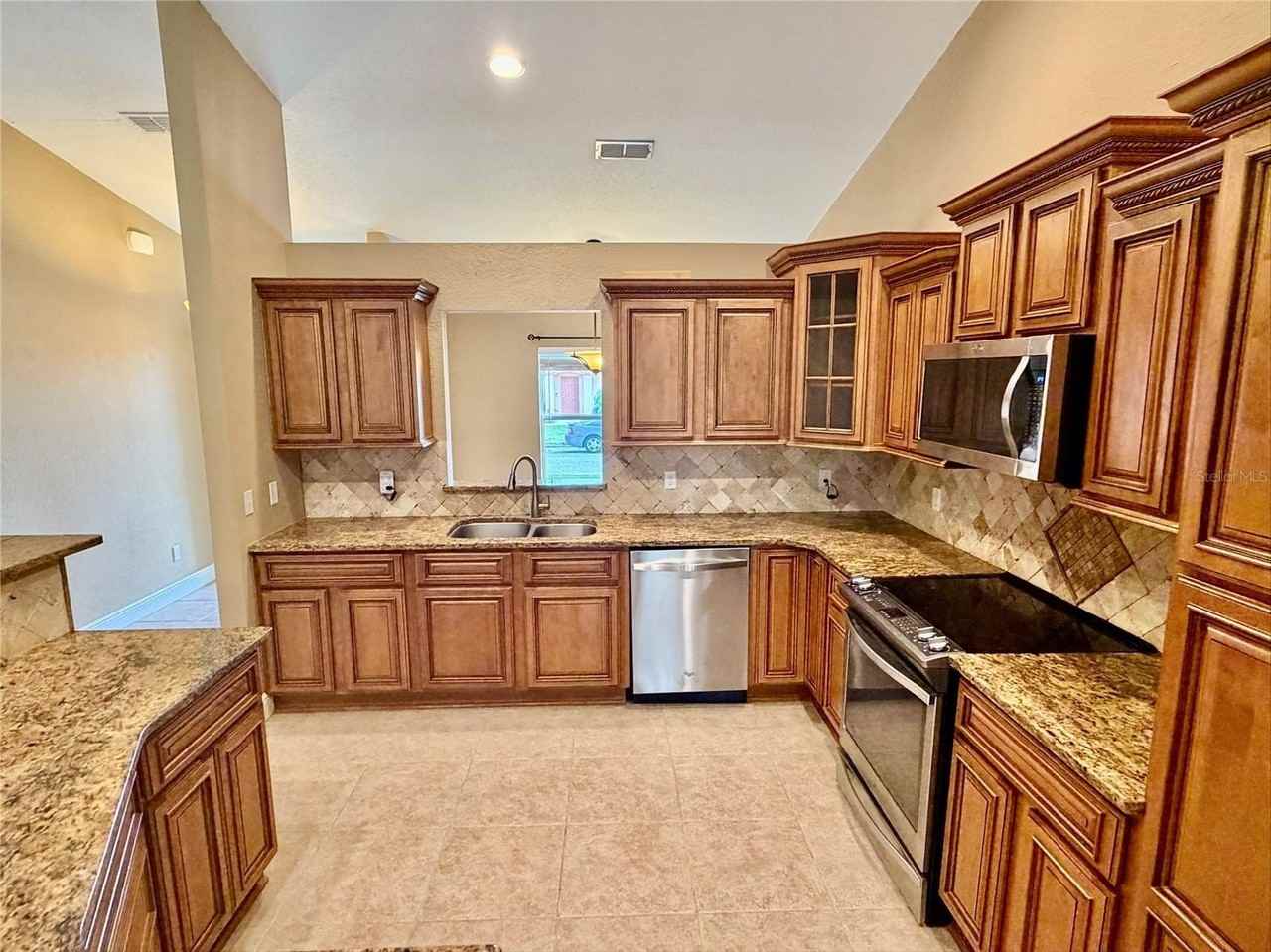 1542 Saddlehorn Dr - Photo 6 of 35