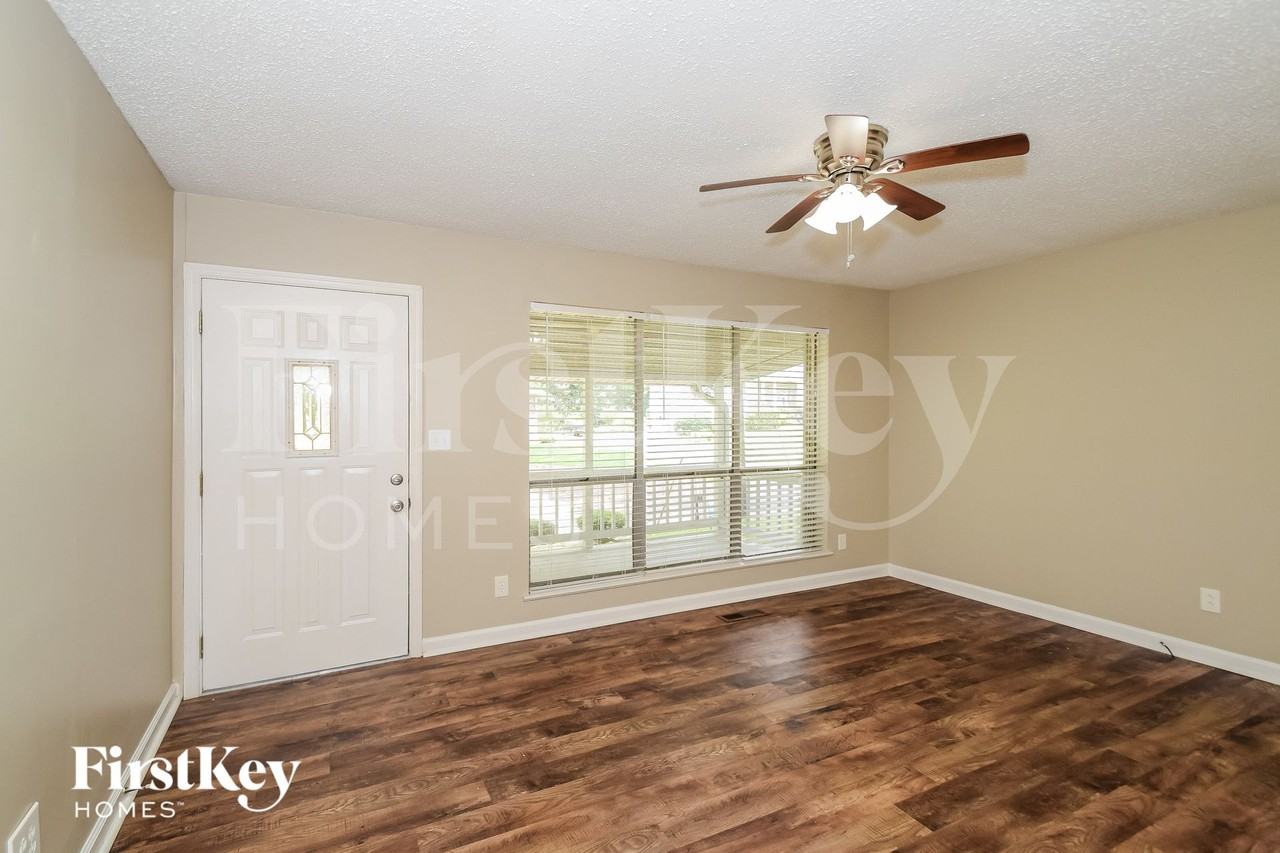 1207 7th Ave - Photo 2 of 15