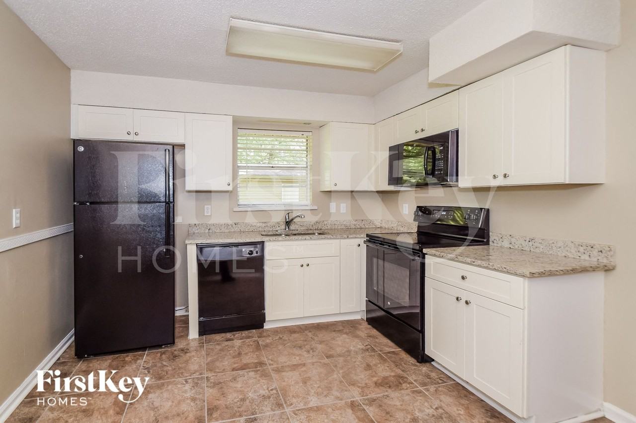 1207 7th Ave - Photo 4 of 15