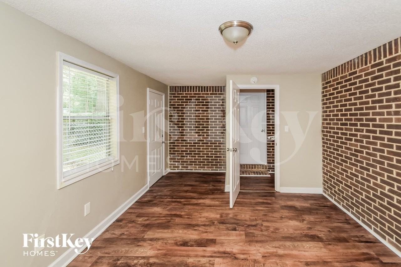 1207 7th Ave - Photo 5 of 15