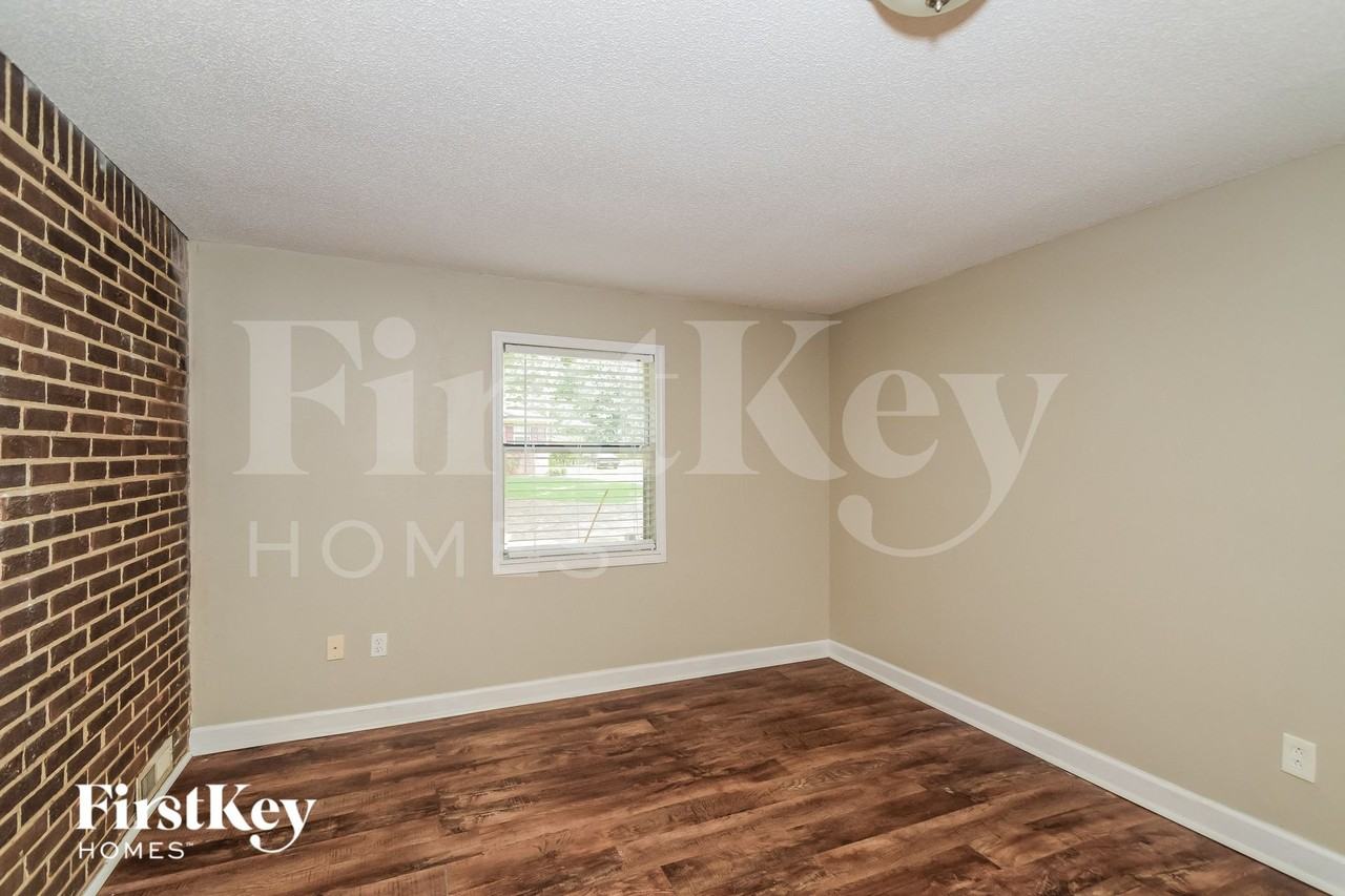 1207 7th Ave - Photo 6 of 15