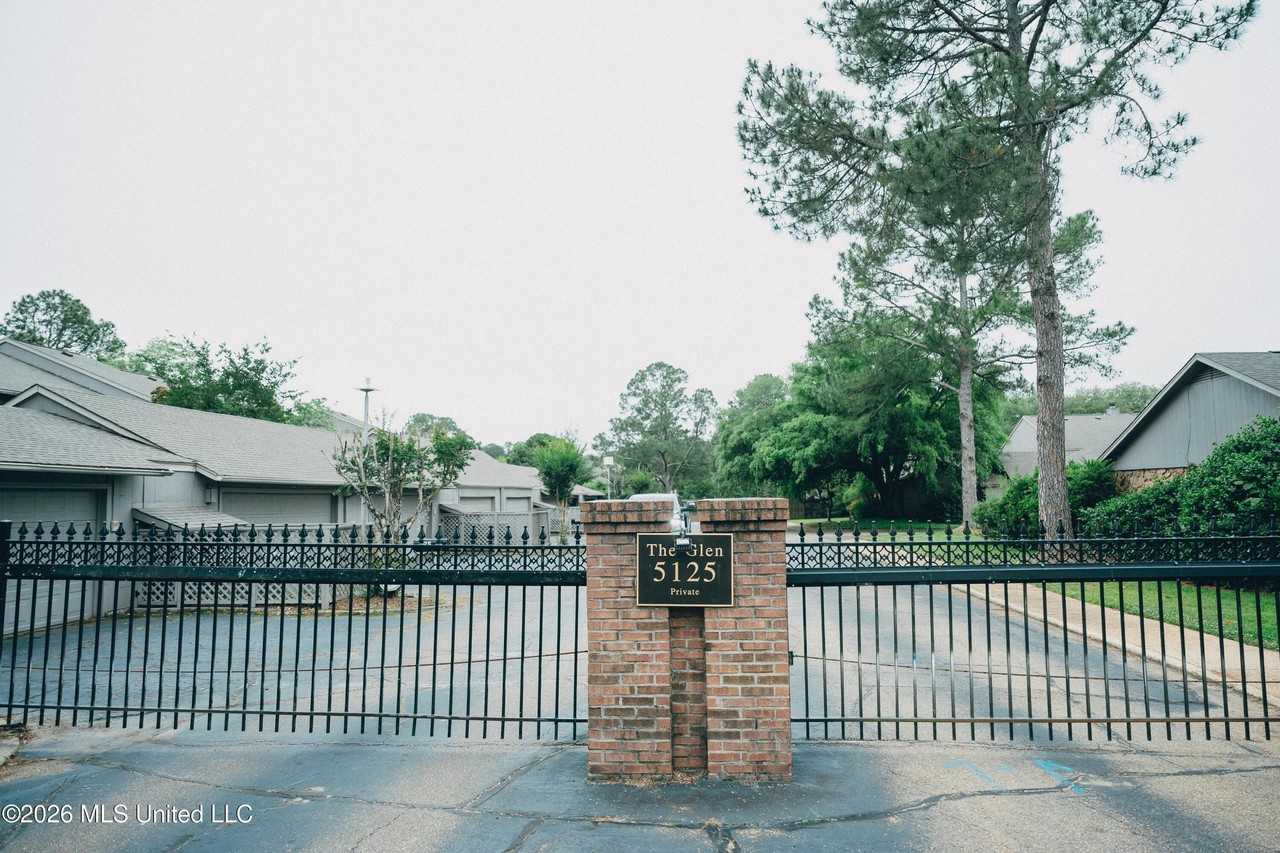 5125 Old Canton Rd Apt 201 - Photo 4 of 25