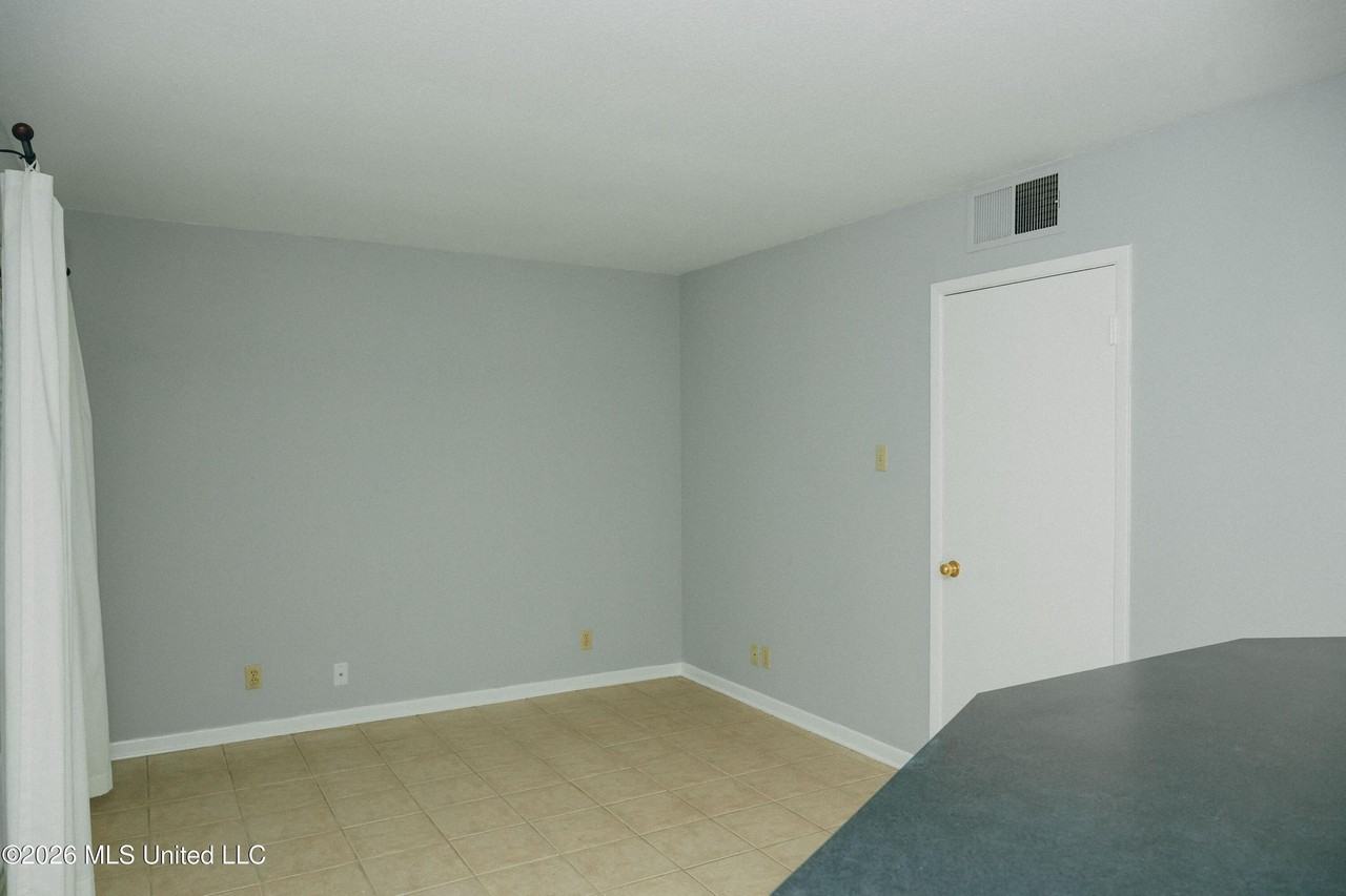 5125 Old Canton Rd Apt 201 - Photo 6 of 25