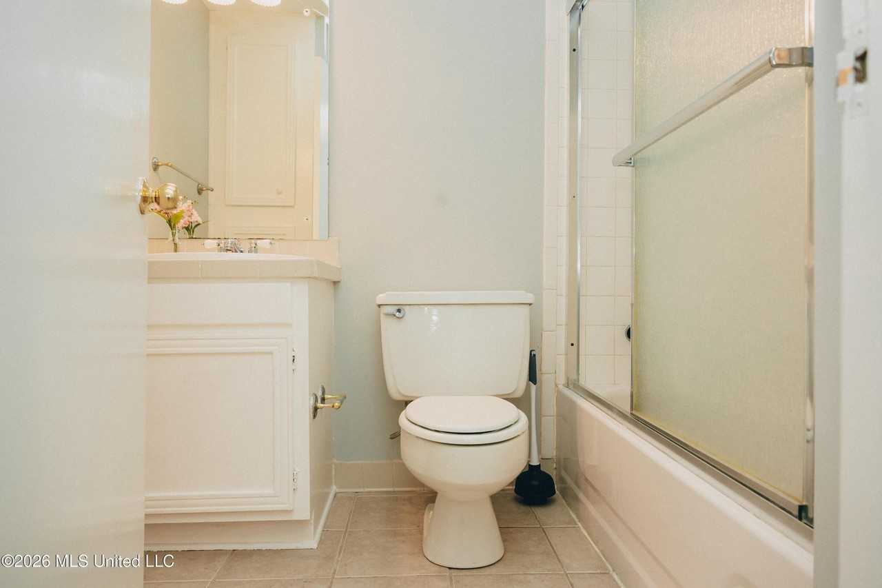 5125 Old Canton Rd Apt 201 - Photo 7 of 25