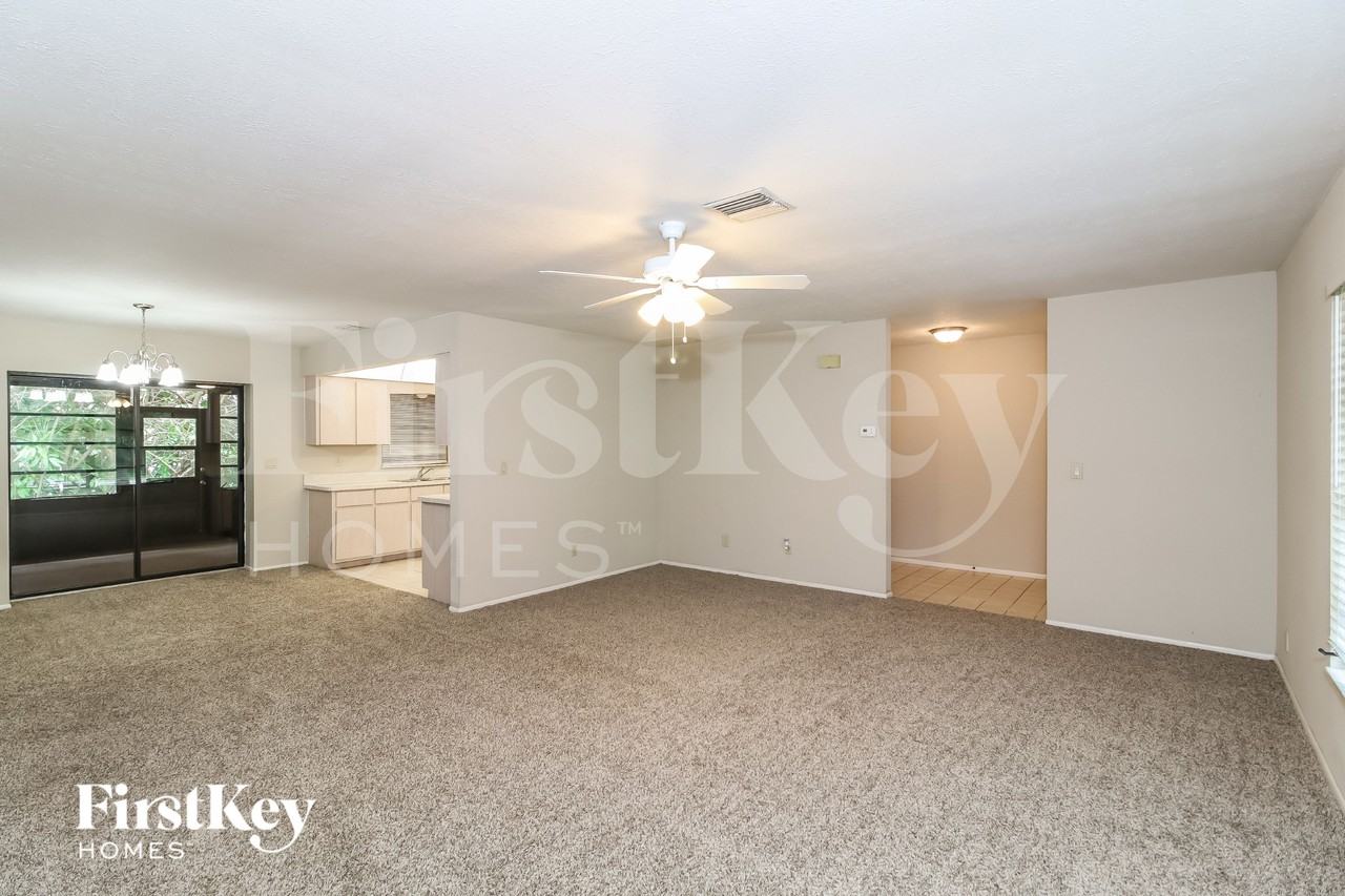 116 Palmetto Dr - Photo 4 of 17