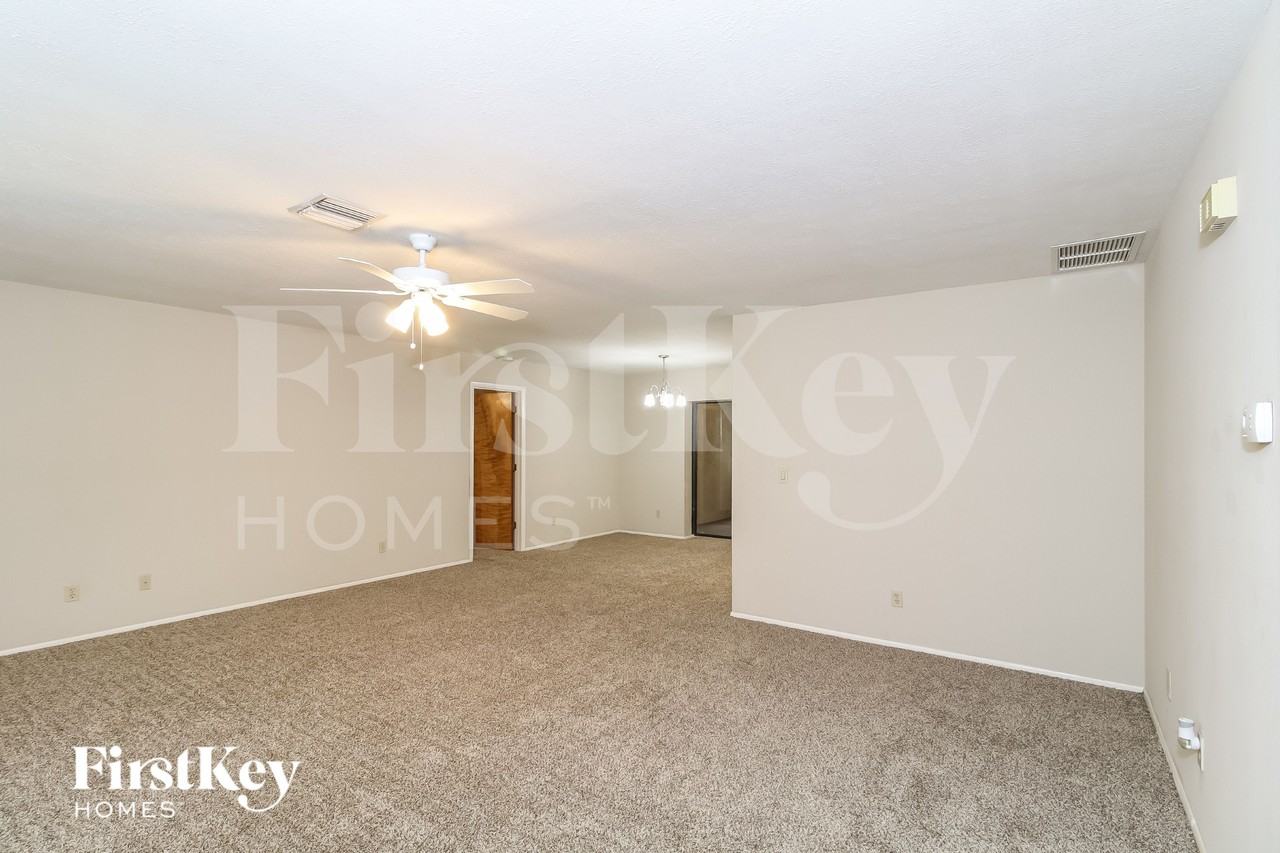 116 Palmetto Dr - Photo 5 of 17