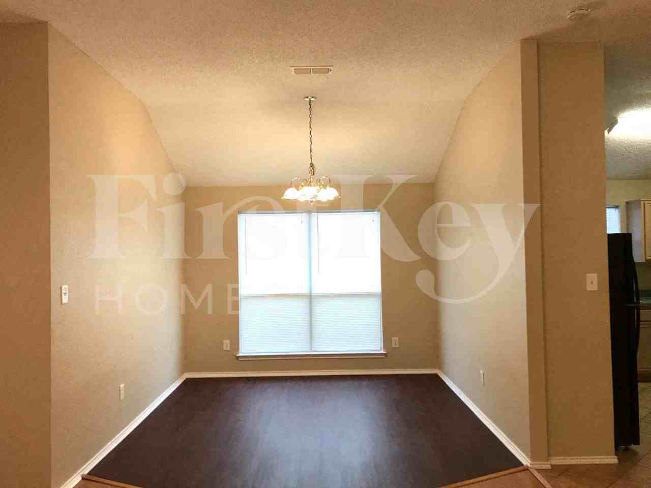 10640 Towerwood Dr - Photo 5 of 15