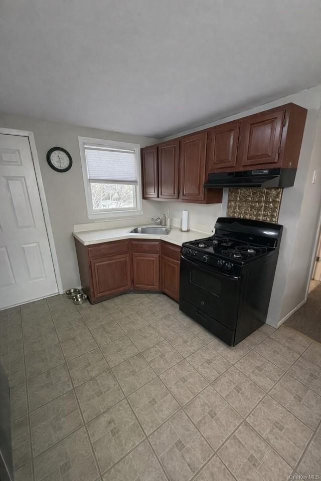 308 Kansas St - Photo 3 of 9