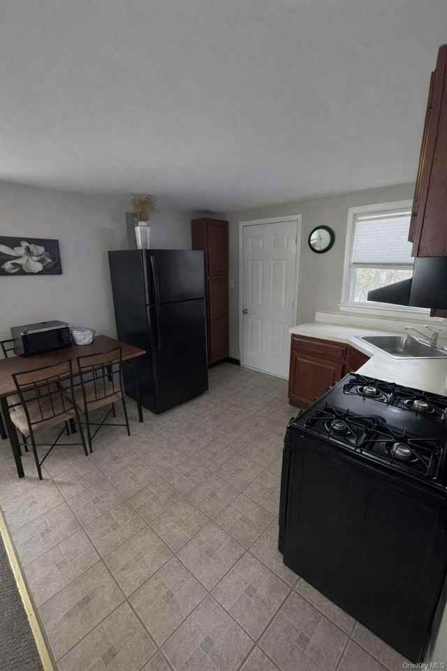 308 Kansas St - Photo 4 of 9