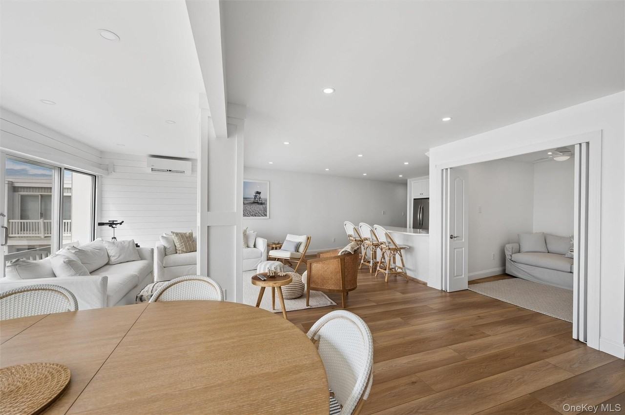 585 Dune Rd - Photo 4 of 16