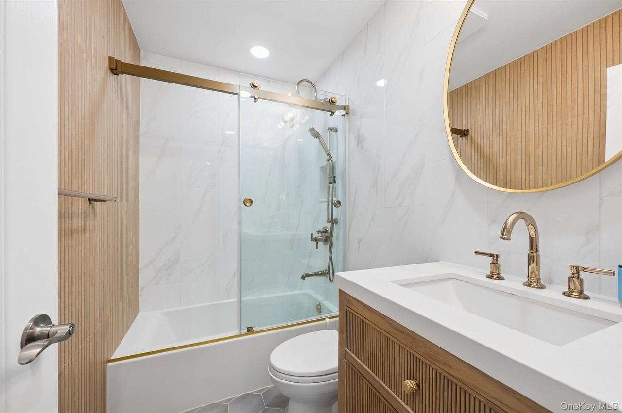 585 Dune Rd - Photo 7 of 16