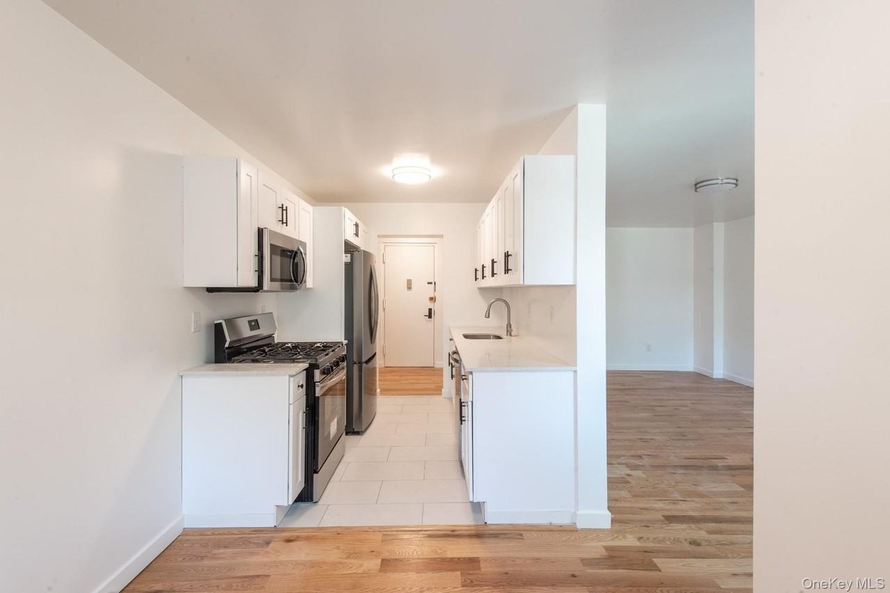 671 Bronx River Rd #3A - Photo 2 of 14