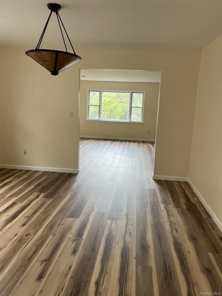6 Tunis Ave - Photo 2 of 12