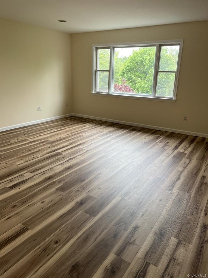 6 Tunis Ave - Photo 3 of 12