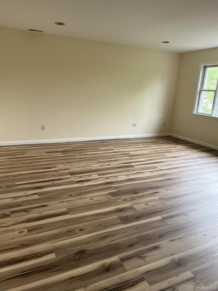 6 Tunis Ave - Photo 4 of 12