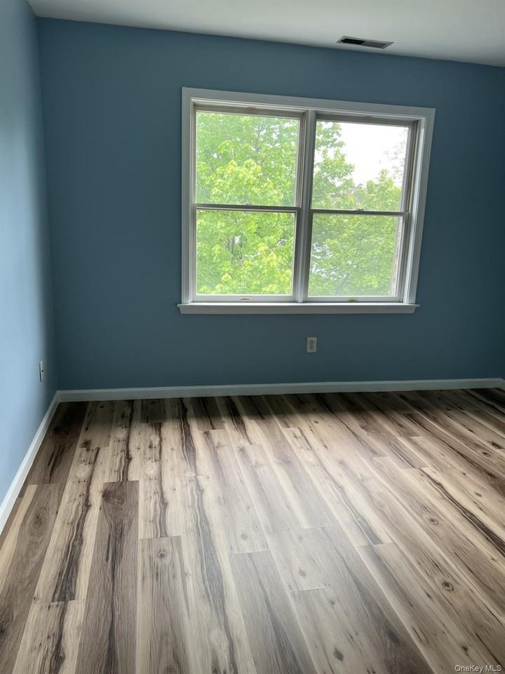 6 Tunis Ave - Photo 6 of 12