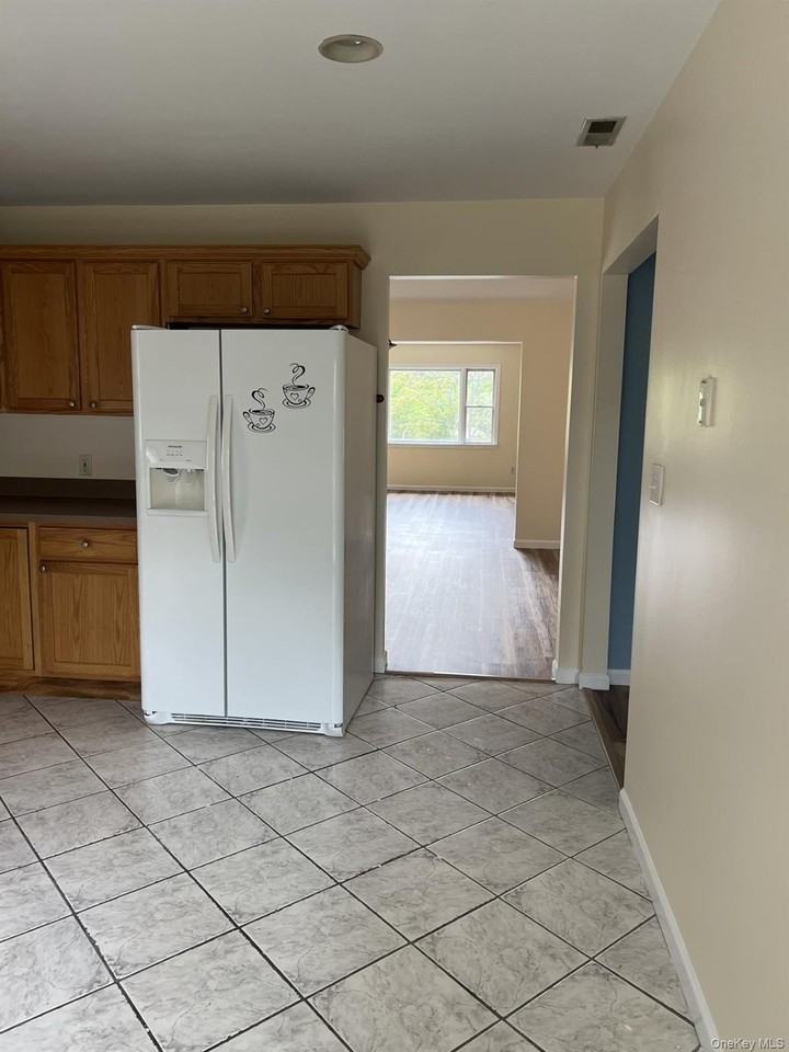 6 Tunis Ave - Photo 7 of 12