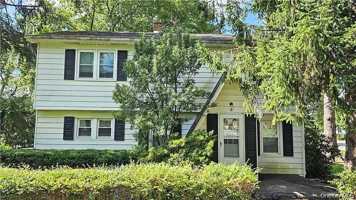 featured image of 2 Murray Ave